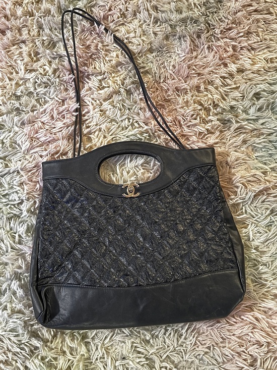 CHANEL Handbags - Chanel Chic Black Quilted Tote Bag